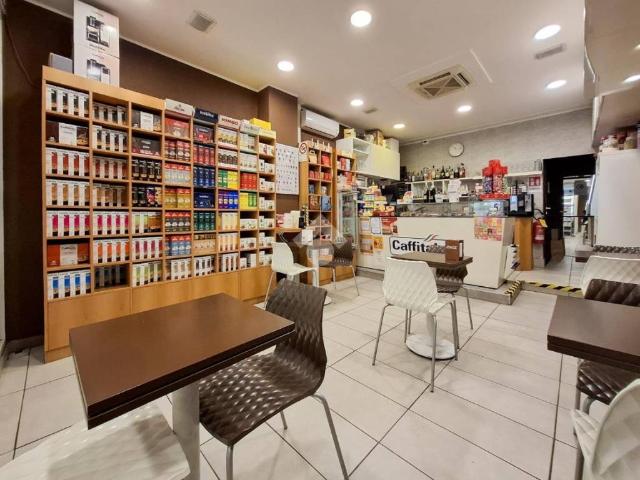 Locale Commerciale in vendita a Desenzano Del Garda, Lombardia