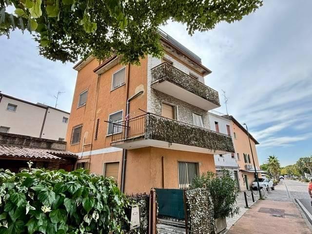 Locale Commerciale in vendita a Rivoltella del Garda, Desenzano Del Garda