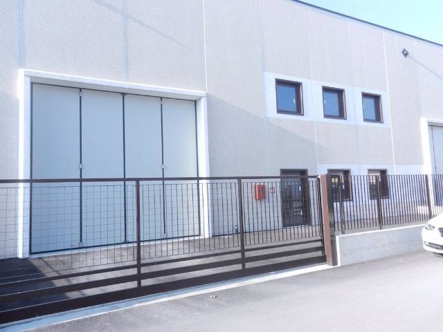 Locale Commerciale in vendita a Varone, Desenzano Del Garda