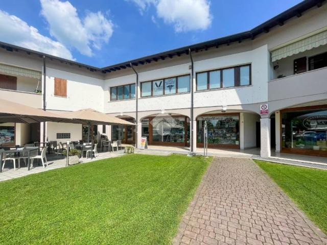 Locale Commerciale in vendita a Desenzano Del Garda, Brescia