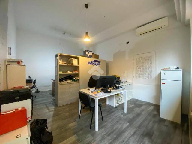 Locale Commerciale in vendita a Desenzano Del Garda, Lombardia