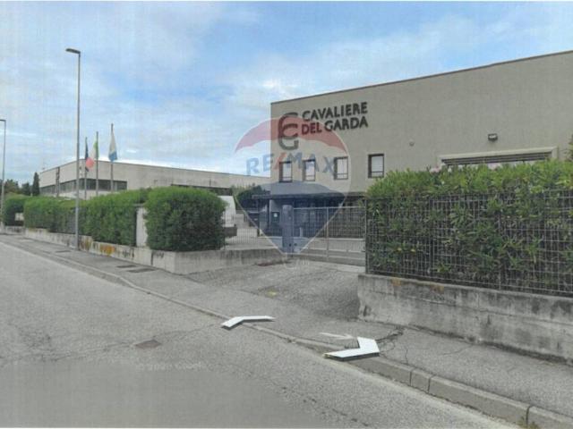 Locale Commerciale in vendita a Vicina, Desenzano Del Garda