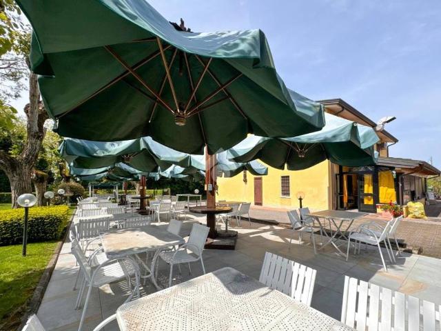 Locale Commerciale in vendita a Desenzano Del Garda, Lombardia