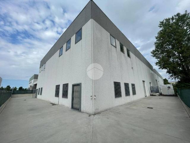 Locale Commerciale in vendita a Varone, Desenzano Del Garda