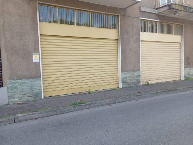 Locale Commerciale in vendita a San Giorgio, Desio