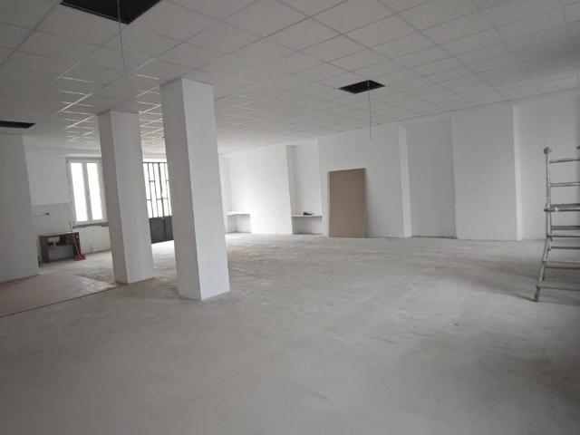 Locale Commerciale in vendita a Piemonte, Cuneo