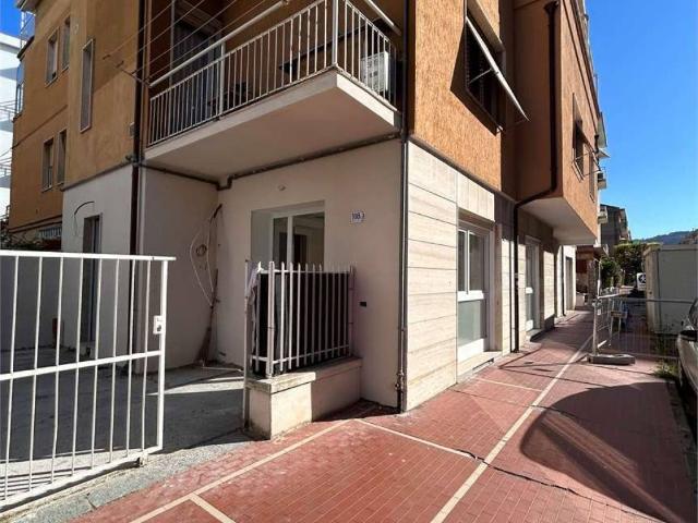 Locale Commerciale in vendita a Diano Calderina, Diano Marina