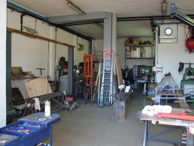 Locale Commerciale in vendita a Dicomano, Toscana