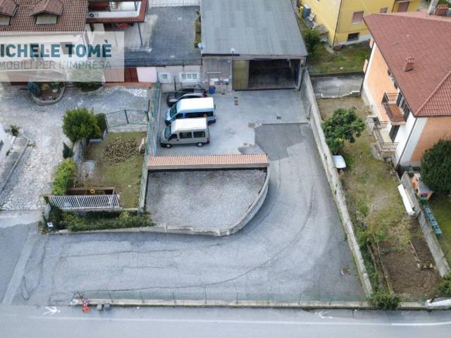Locale Commerciale in affitto a Dolcè, Veneto
