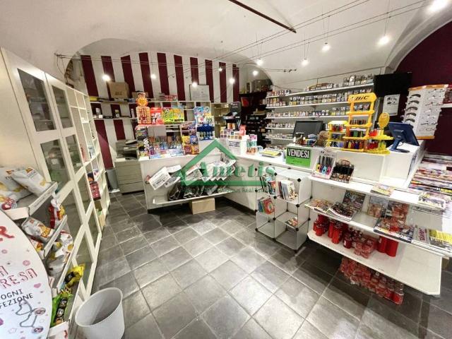 Locale Commerciale in vendita a Dolceacqua, Liguria
