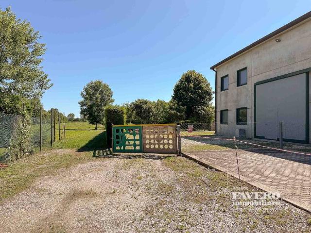 Locale Commerciale in vendita a Dolo, Veneto