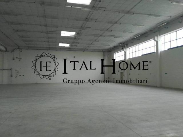Locale Commerciale in vendita a Dolzago, Lombardia