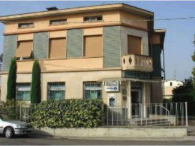 Locale Commerciale in vendita a Dosolo, Lombardia