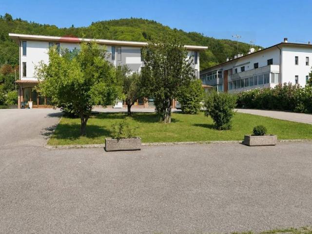 Locale Commerciale in vendita a Unione di Comuni della Romagna Forlivese, Dovadola