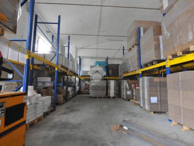 Locale Commerciale in vendita a Toscanella di Dozza, Dozza