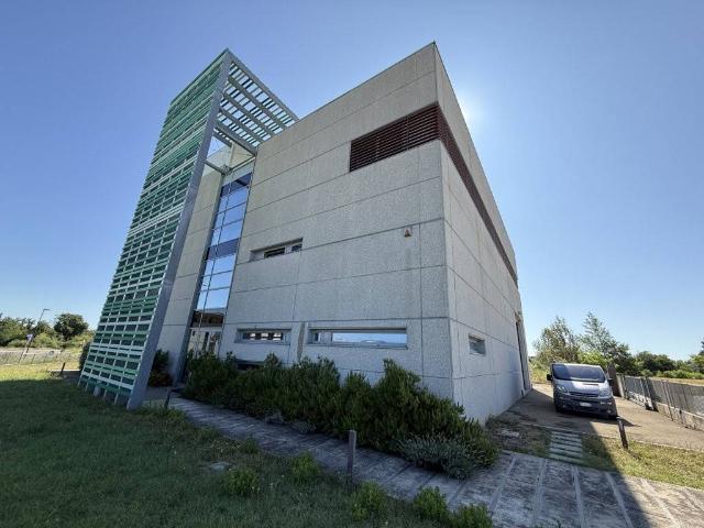 Locale Commerciale in vendita a Nuovo Circondario Imolese, Dozza Imolese