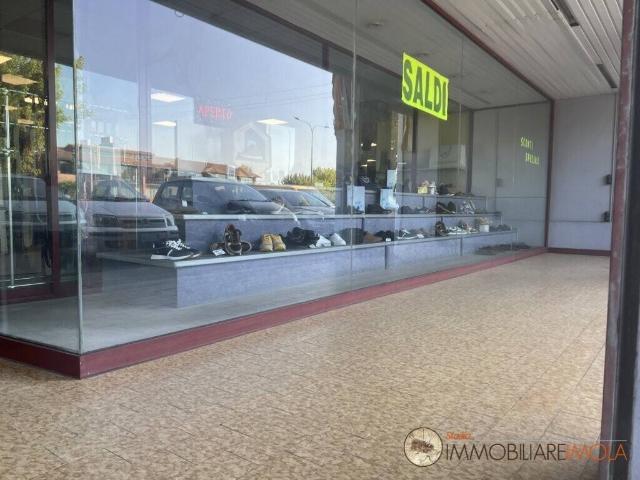 Locale Commerciale in vendita a Toscanella di Dozza, Dozza