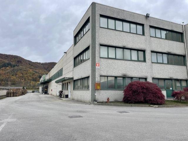 Locale Commerciale in vendita a Piemonte, Cuneo