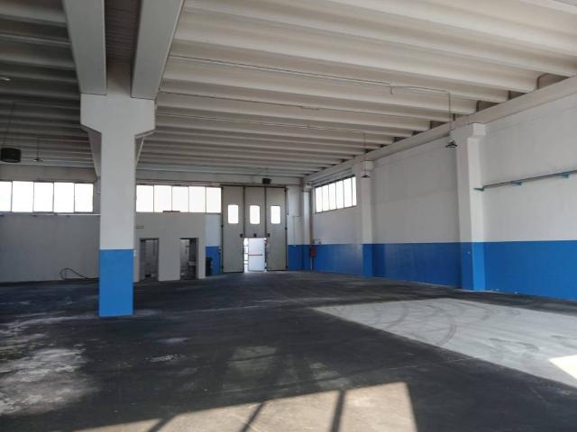 Locale Commerciale in vendita a Druento, Torino