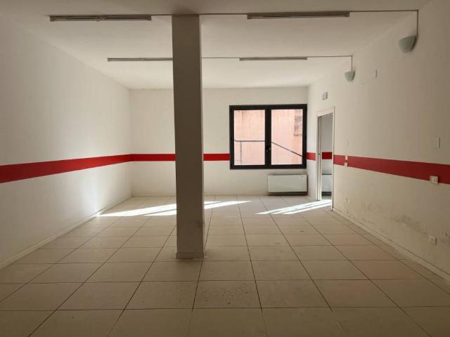 Locale Commerciale in vendita a Carrara San Giorgio, Veneto
