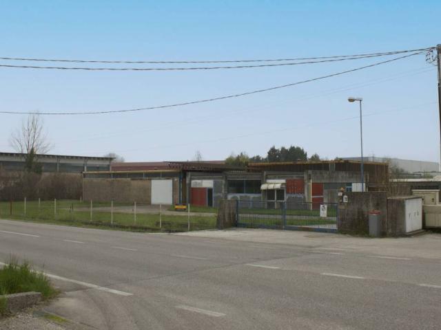 Locale Commerciale in vendita a Dueville, Veneto
