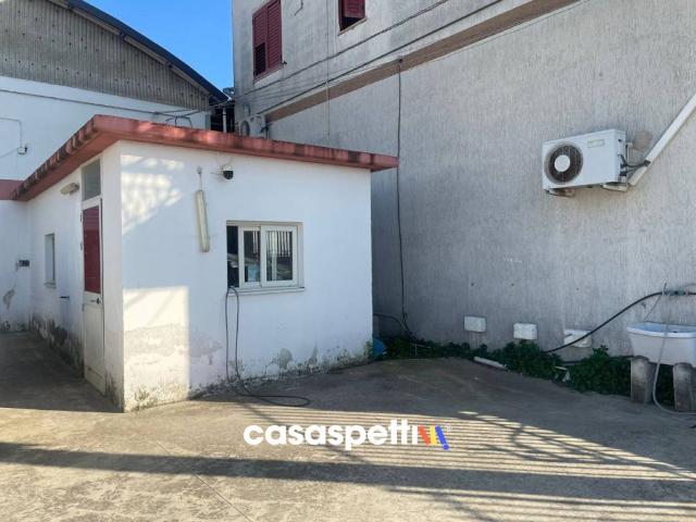 Locale Commerciale in vendita a Eboli, Campania