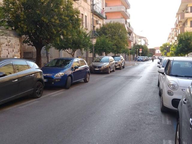 Locale Commerciale in vendita a Eboli, Campania