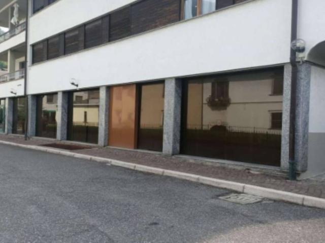 Locale Commerciale in vendita a Comunità montana della valle Camonica, Edolo