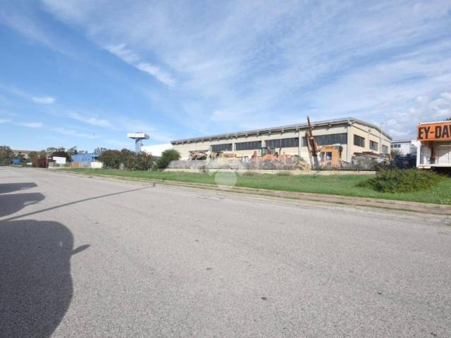 Locale Commerciale in vendita a CACIP - Agglomerato industriale di Elmas, Elmas