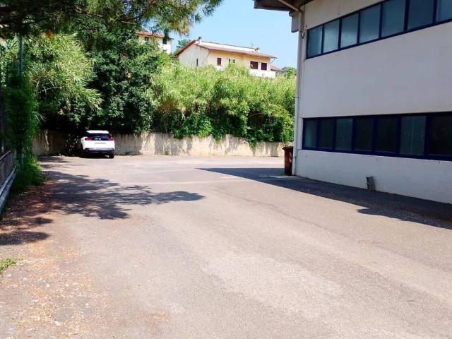 Locale Commerciale in vendita a Unione dei Comuni Circondario dell'Empolese Valdelsa, Empoli