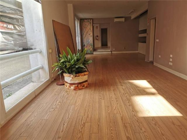 Locale Commerciale in vendita a Serravalle, Empoli