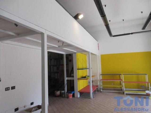 Locale Commerciale in vendita a Unione dei Comuni Circondario dell'Empolese Valdelsa, Empoli