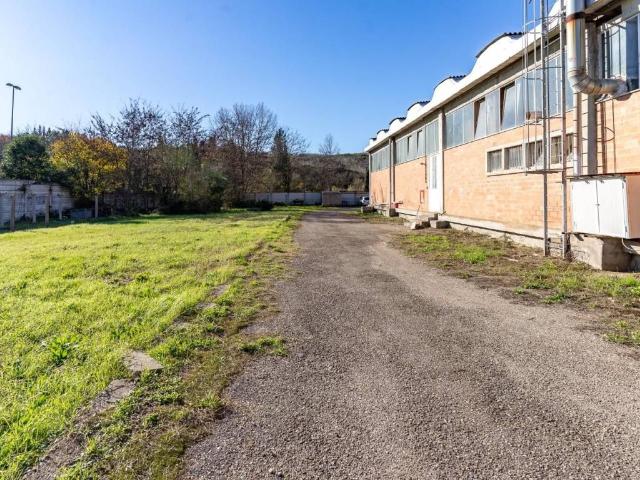 Locale Commerciale in vendita a Empoli, Firenze