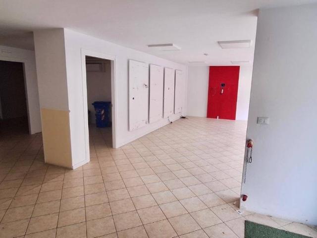 Locale Commerciale in vendita a Unione dei Comuni Circondario dell'Empolese Valdelsa, Empoli