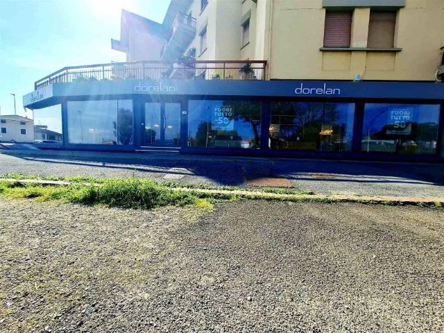 Locale Commerciale in vendita a Unione dei Comuni Circondario dell'Empolese Valdelsa, Empoli