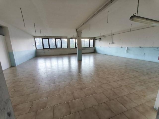 Locale Commerciale in vendita a Unione dei Comuni Circondario dell'Empolese Valdelsa, Empoli