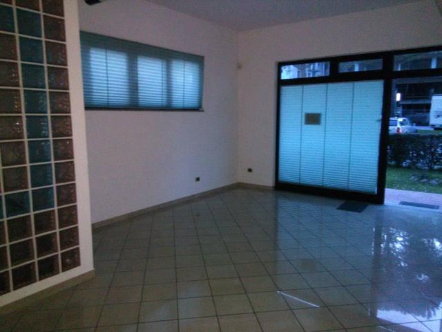 Locale Commerciale in vendita a Pianezzoli, Empoli