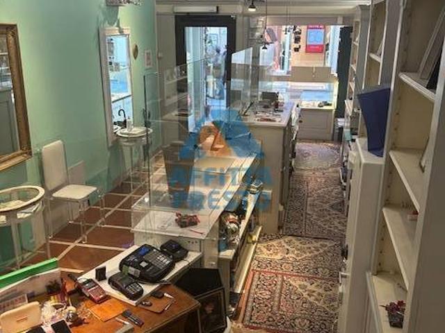 Locale Commerciale in vendita a Empoli, Firenze