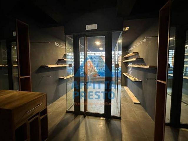 Locale Commerciale in vendita a Unione dei Comuni Circondario dell'Empolese Valdelsa, Empoli