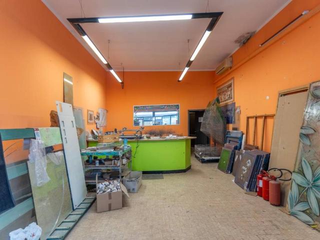Locale Commerciale in vendita a Naiana, Empoli