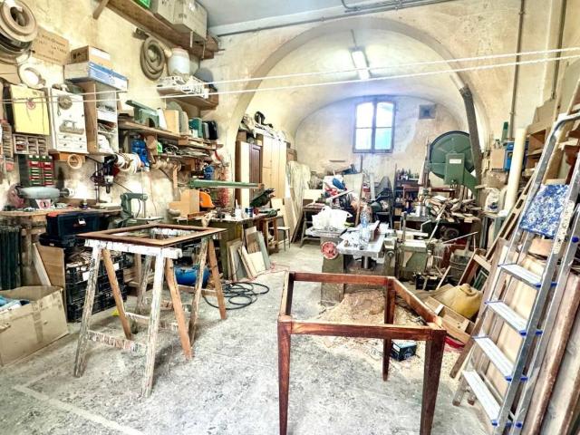 Locale Commerciale in vendita a Unione dei Comuni Circondario dell'Empolese Valdelsa, Empoli