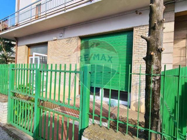 Locale Commerciale in vendita a Serravalle, Empoli