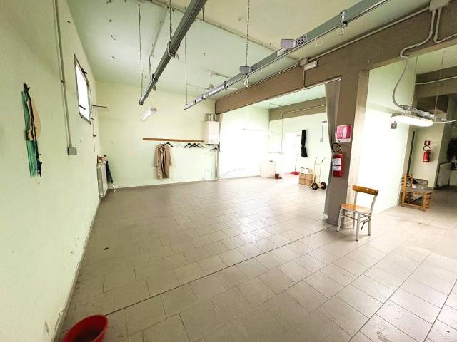 Locale Commerciale in vendita a Serravalle, Empoli