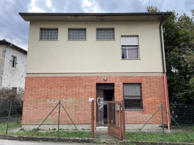Locale Commerciale in vendita a Unione dei Comuni Circondario dell'Empolese Valdelsa, Empoli