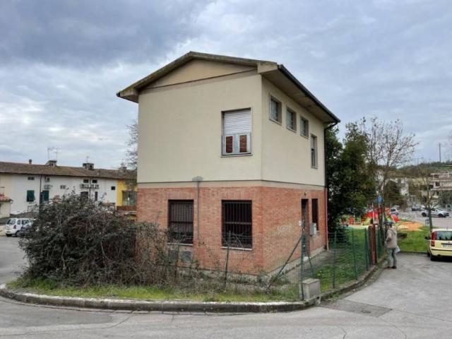 Locale Commerciale in vendita a Unione dei Comuni Circondario dell'Empolese Valdelsa, Empoli