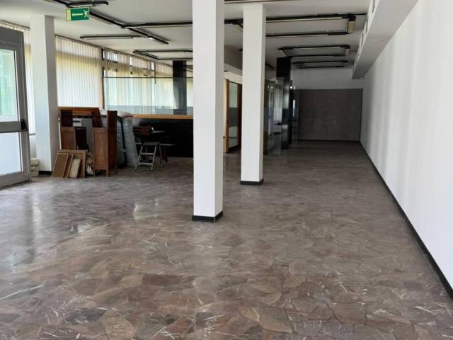 Locale Commerciale in vendita a Unione dei Comuni Circondario dell'Empolese Valdelsa, Empoli