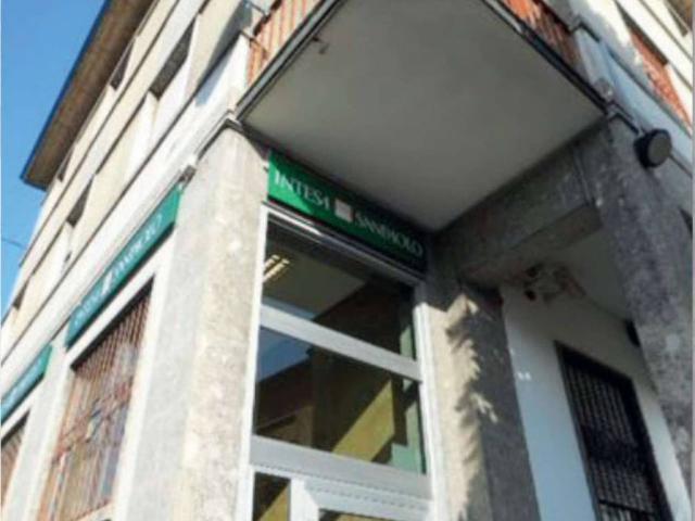 Locale Commerciale in vendita a Endine Gaiano, Lombardia
