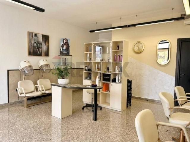 Locale Commerciale in vendita a Rova, Endine Gaiano