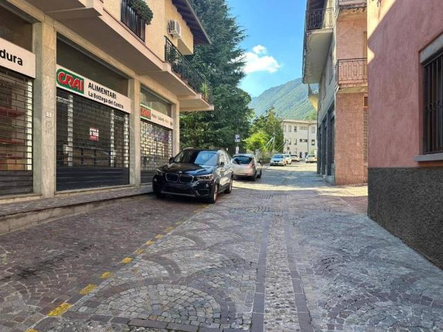Locale Commerciale in vendita a Endine Gaiano, Lombardia