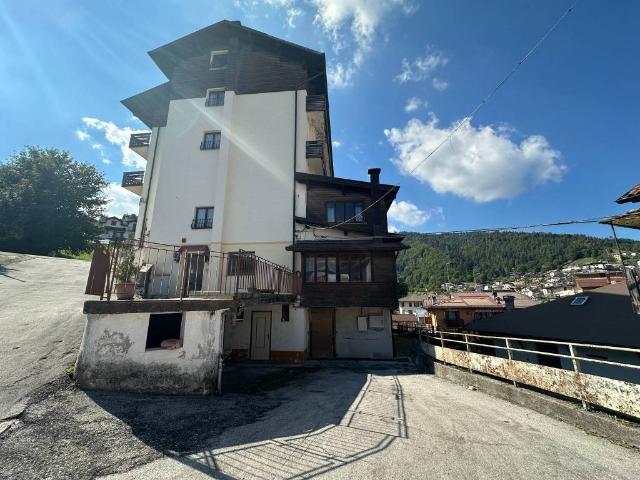 Locale Commerciale in vendita a Fosse di Sopra, Enego
